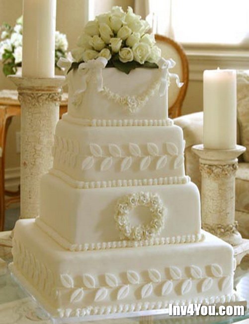 На рубінове весілля, яка святкується через тридцять п'ять років після укладення шлюбу, замовте торт білосніжного кольору з вишнею, саме вона буде асоціюватися з рубіном і прекрасно гармоніювати з торжеством