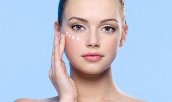 Перш ніж починати процедуру, шкіру потрібно ретельно очистити від косметики