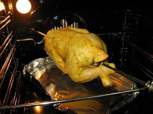 На скільки градусів нагріти свій духову шафу, щоб запекти домашню курку, безпосередньо залежить від обраного способу готування: