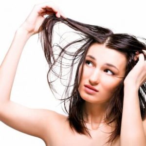 Жирне волосся багато хто сприймає як хвороба, деякі просто косметичним дефектом, але те, що ця проблема вимагає рішучих дій, не заперечує ніхто